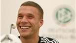Podolski và ngưỡng cửa 100: Đá dưới giá treo cổ